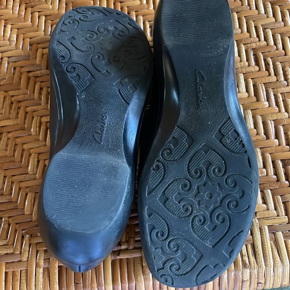 Clark’s. Black. Size 6M. Excellent condition. Very comfortable. Biz casual. EUC - Picture 5 of 7